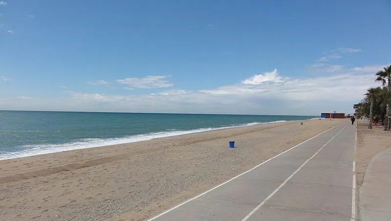 Playa de La Riera en Pineda de Mar, Barcelona — foto 2 de 9