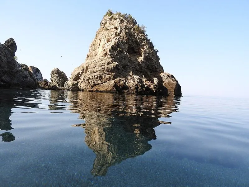 Playa Playa del Marqués en Nerja, Málaga — foto 3 de 9