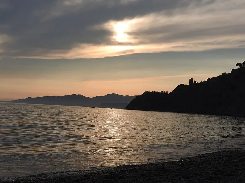 Playa Playa del Marqués en Nerja, Málaga — foto 7 de 9