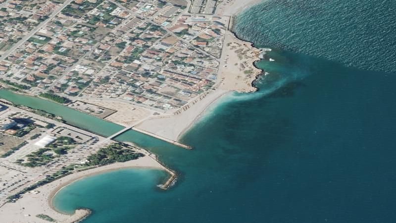 Vista aérea de Playa del Riu Cervol en Vinaròs, Castellón