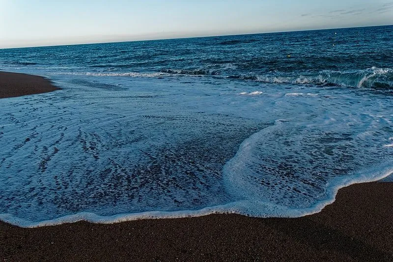 Playa dels Pescadors en Pineda de Mar, Barcelona — foto 2 de 8