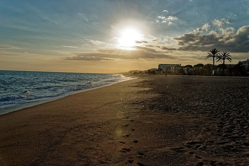 Playa dels Pescadors en Pineda de Mar, Barcelona — foto 4 de 8