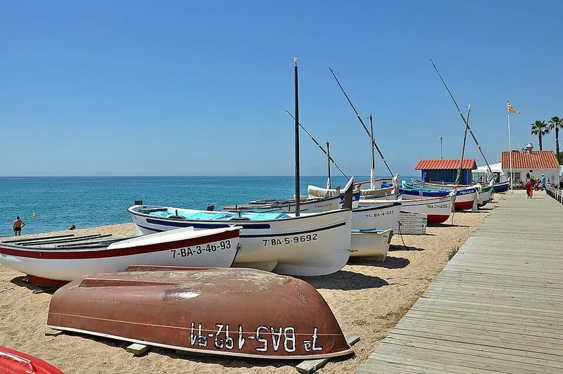Playa dels Pescadors en Pineda de Mar, Barcelona — foto 3 de 8