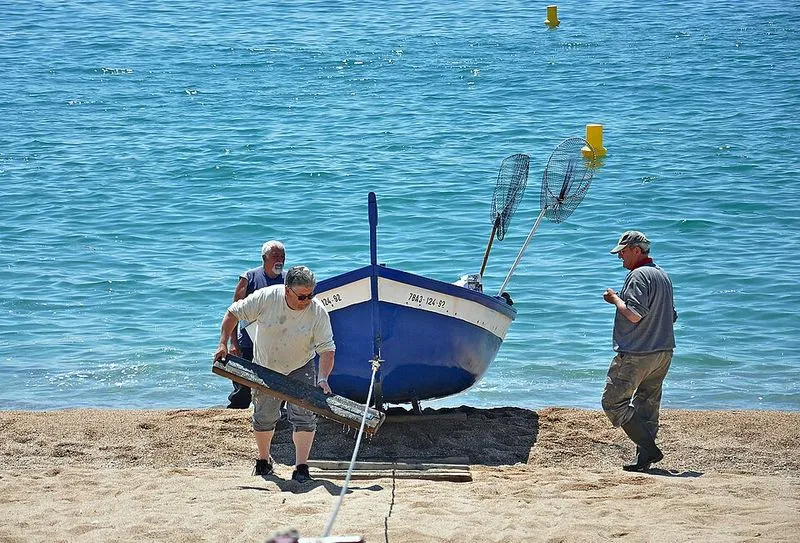 Playa dels Pescadors en Pineda de Mar, Barcelona — foto 7 de 8