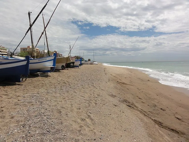 Playa dels Pescadors en Pineda de Mar, Barcelona — foto 8 de 8