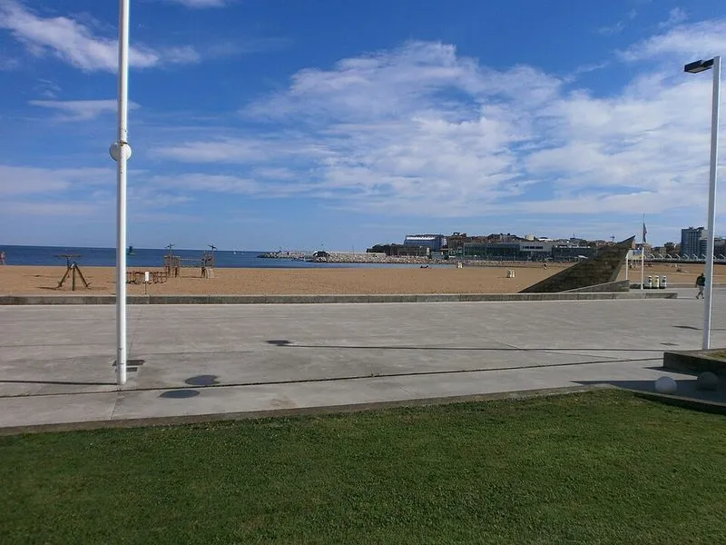 Playa de Poniente en Gijón, Asturias — foto 8 de 8