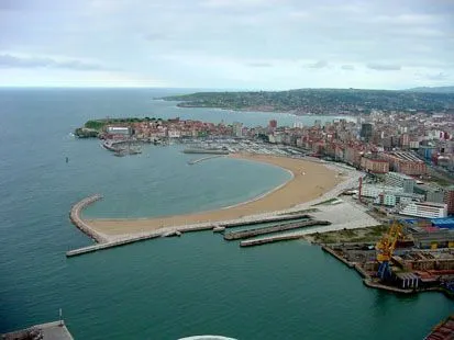 Playa de Poniente en Gijón