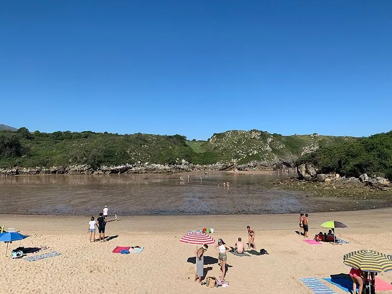 Playa Poo en Llanes, Asturias — foto 3 de 5