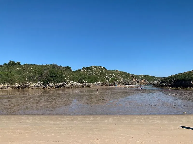 Playa Poo en Llanes, Asturias — foto 4 de 5