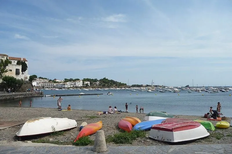Playa Port d'Alguer en Cadaqués, Gerona — foto 4 de 4