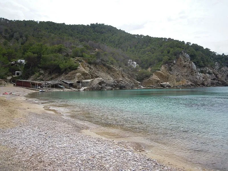 Playa Port de Benirrás en Sant Joan de Labritja, Islas Baleares — foto 3 de 8