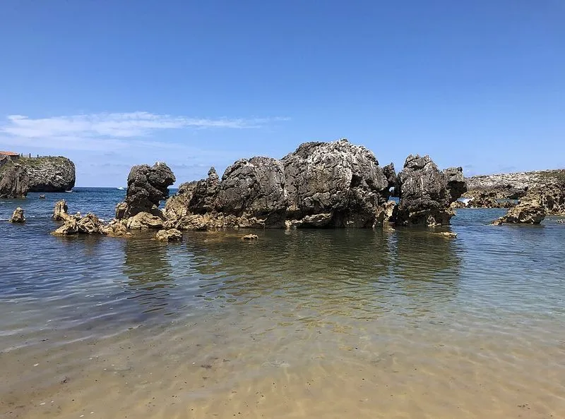 Playa de Portiellu de Cué en Llanes, Asturias — foto 3 de 5