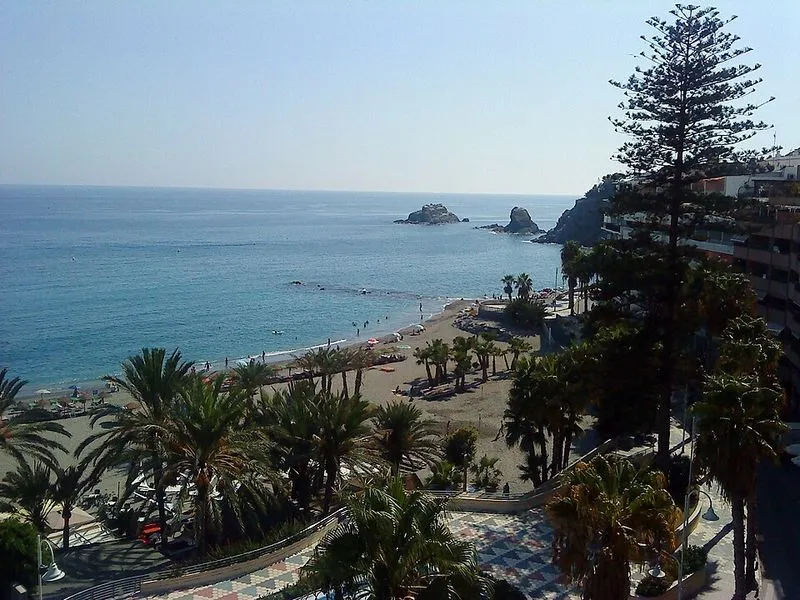 Playa de Puerta del Mar en Almuñécar, Granada — foto 2 de 4
