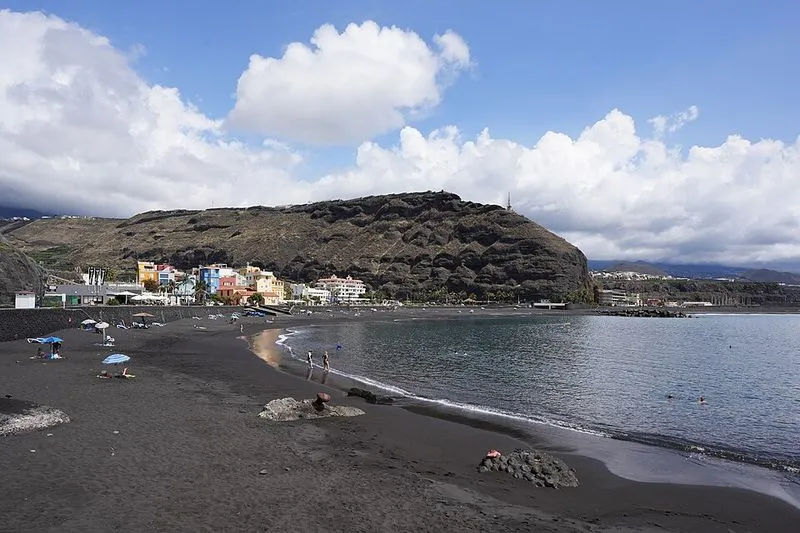 Playa Puerto de Tazacorte en Tazacorte, Santa Cruz de Tenerife — foto 3 de 9