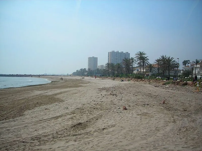 Playa de Puig-Val en Puig de Santa Maria, el