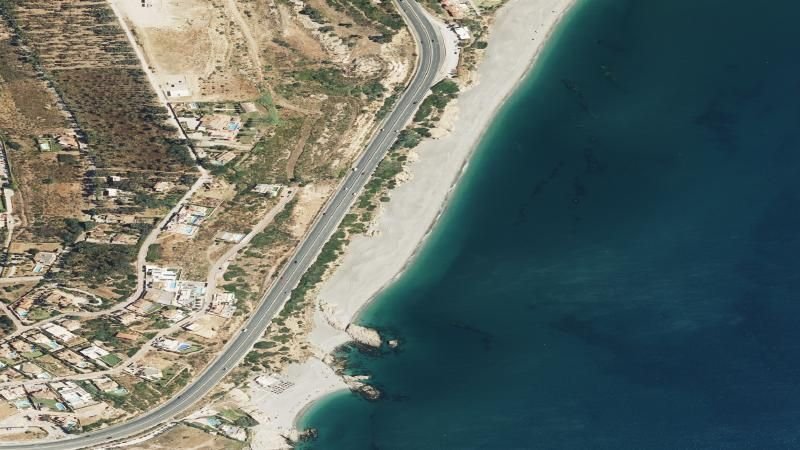 Vista aérea de Playa Punta Chullera en Manilva, Málaga