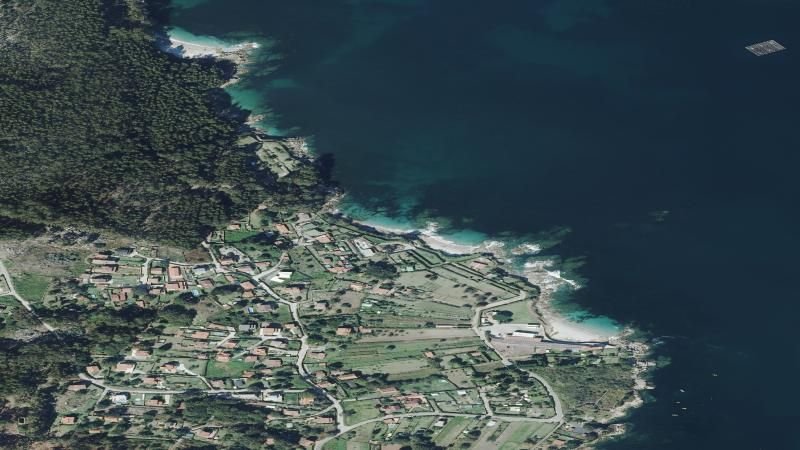 Vista aérea de Playa de Rabáns en Cangas, Pontevedra