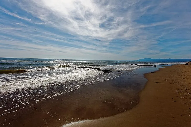 Playa de Real de Zaragoza en Marbella, Málaga — foto 3 de 9