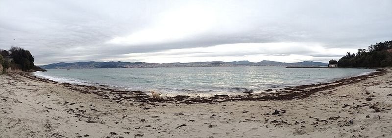Playa Ribeiriña pequena en Moaña, Pontevedra
