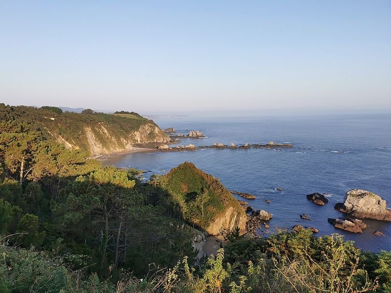 Playa Ribera del Molín en Cudillero, Asturias