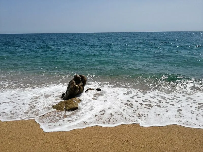Playa de Roques Blanques en Sant Pol de Mar, Barcelona — foto 2 de 7