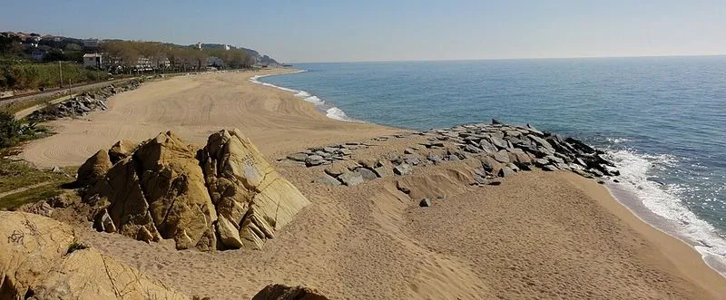 Playa de Roques Blanques en Sant Pol de Mar, Barcelona — foto 6 de 7