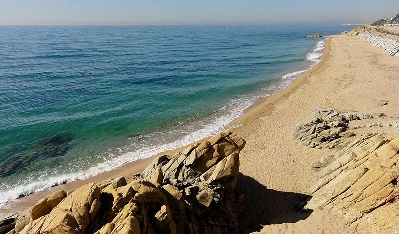 Playa de Roques Blanques en Sant Pol de Mar, Barcelona — foto 7 de 7