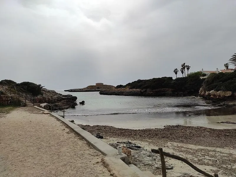 Playa Sa Caleta d'en Gorries en Ciutadella de Menorca, Islas Baleares — foto 2 de 5