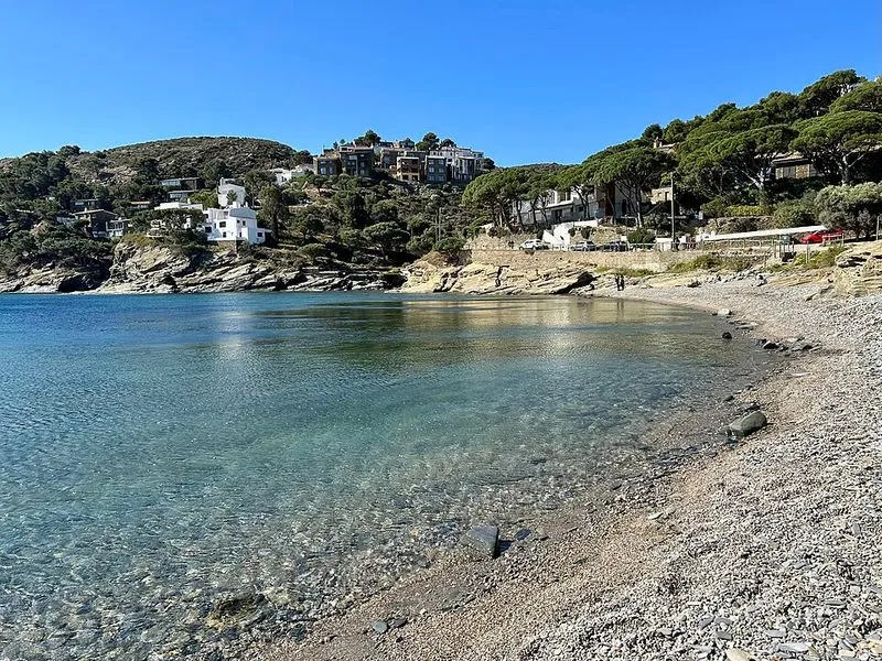 Playa de sa Conca en Cadaqués, Gerona — foto 4 de 6