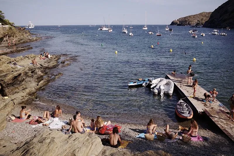 Playa de sa Conca en Cadaqués, Gerona — foto 3 de 6
