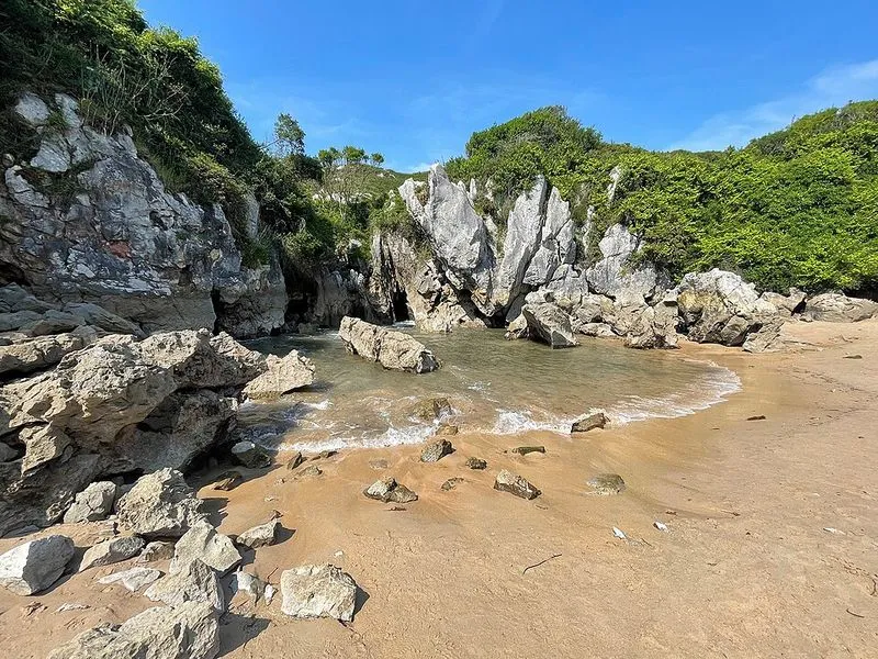 Playa de San Antolín en Llanes, Asturias — foto 5 de 5