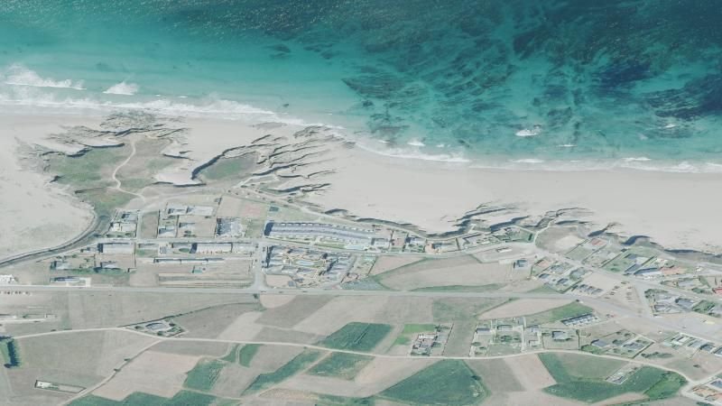 Vista aérea de Playa de San Bartolo en Barreiros, Lugo