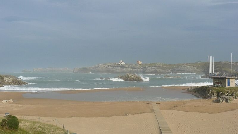 Playa San Juan de la Canal en Santa Cruz de Bezana