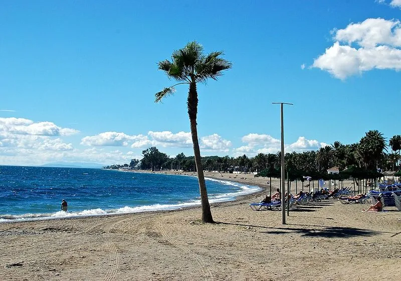 Playa de San Pedro de Alcántara en Marbella, Málaga — foto 6 de 7