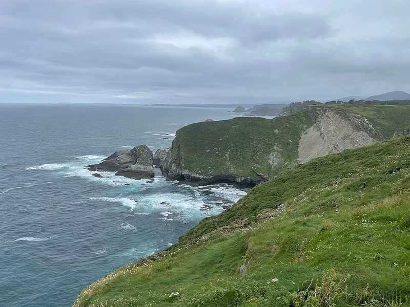 Playa Sancidiello en Cudillero, Asturias — foto 4 de 5
