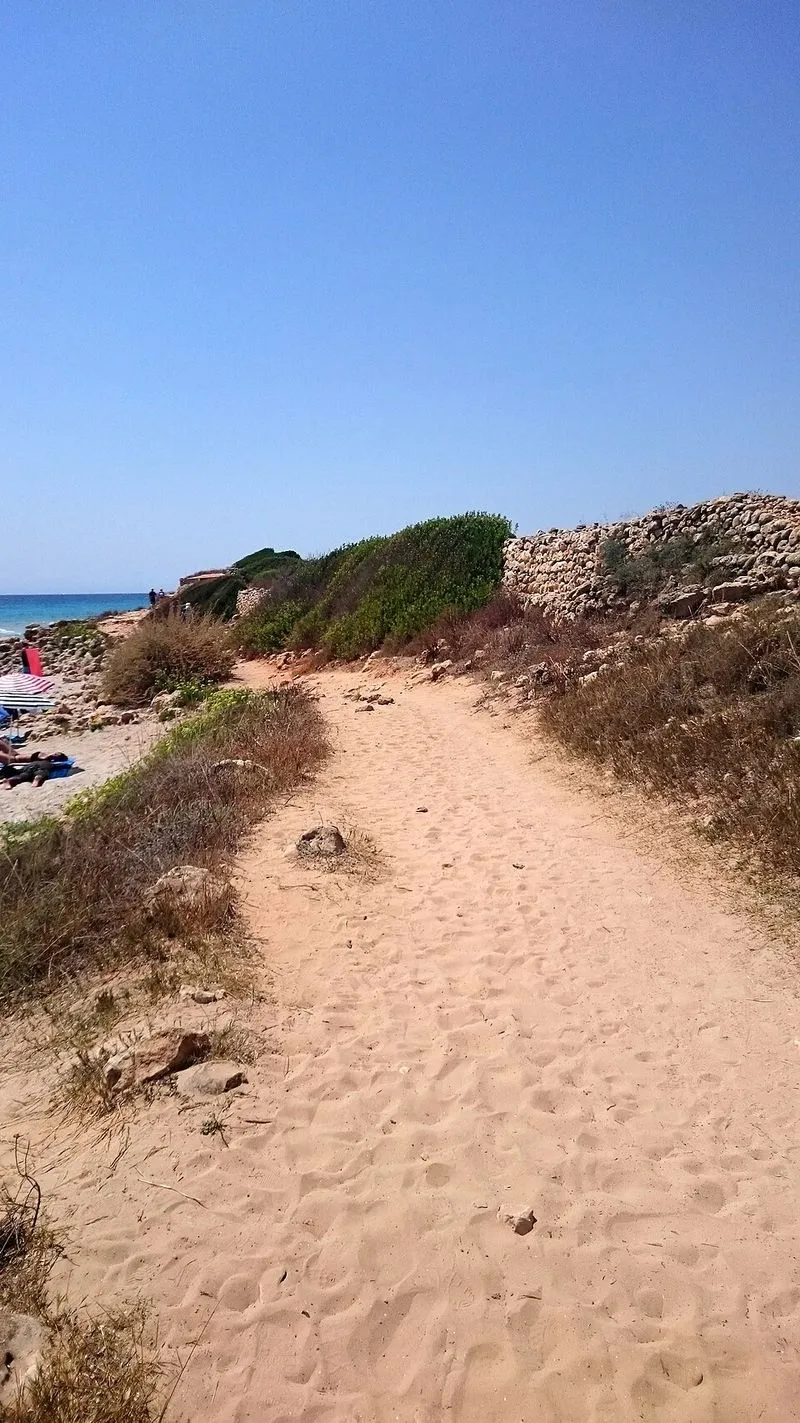Playa de Sant Adeodato en Es Migjorn Gran, Islas Baleares — foto 3 de 6