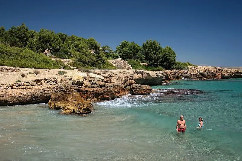Playa de Sant Jordi en L'Ametlla de Mar, Tarragona — foto 3 de 4
