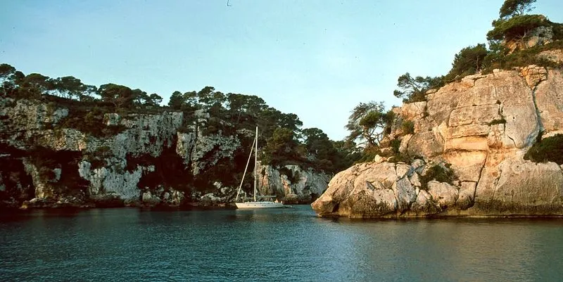 Playa de s'Arenal d'En Mongofre en Maó, Islas Baleares — foto 2 de 3