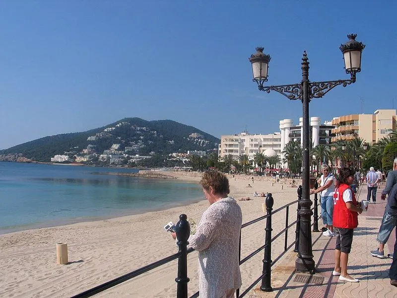 Playa de ses Roquetes en Santa Eulalia del Río, Islas Baleares — foto 2 de 3
