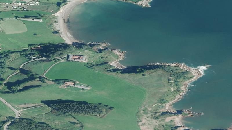 Vista aérea de Playa de Taluxa en Carreño, Asturias
