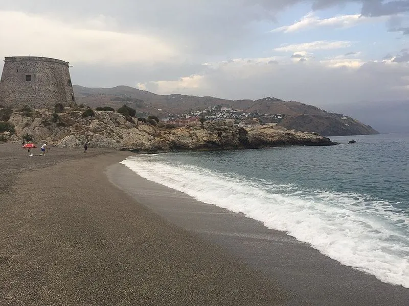 Playa Tesorillo en Almuñécar, Granada — foto 2 de 3