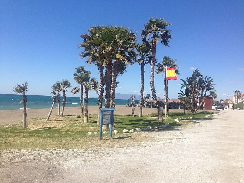 Playa Torre de Benagalbón en Rincón de la Victoria