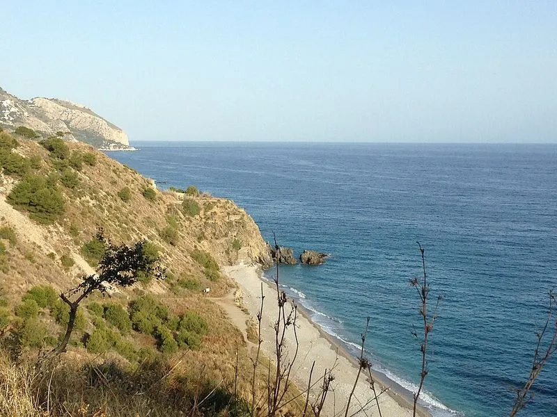 Playa Torre de la Miel en Nerja, Málaga — foto 3 de 5