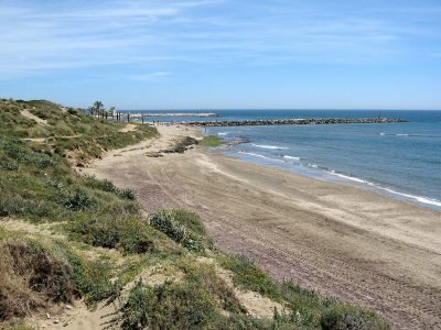 Playa de Artola en Marbella