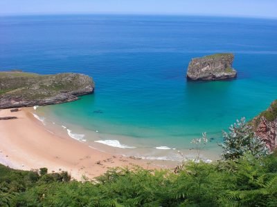 Playa de Ballota en Llanes