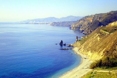 Playa de las Alberquillas en Nerja