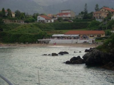 Playa de las Cámaras en Llanes