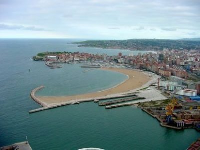 Playa de Poniente en Gijón