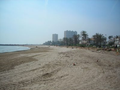Playa de Puig-Val en Puig de Santa Maria, el
